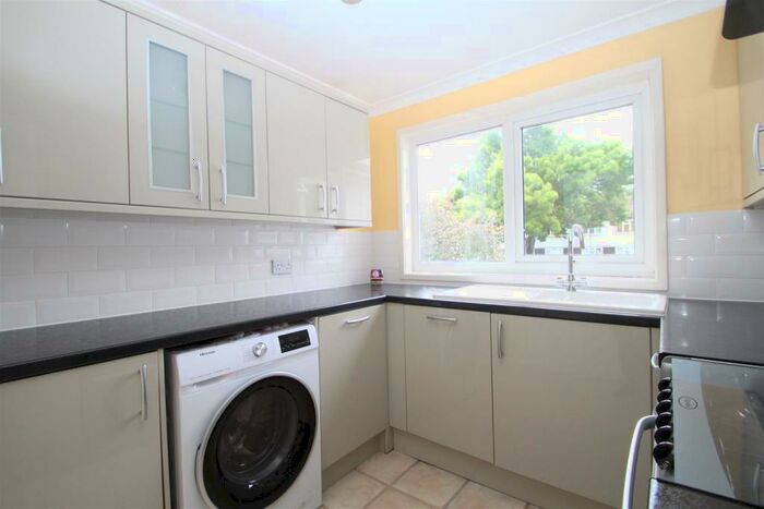 1 Bedroom Flat To Rent In Downside, Hemel Hempstead, HP2