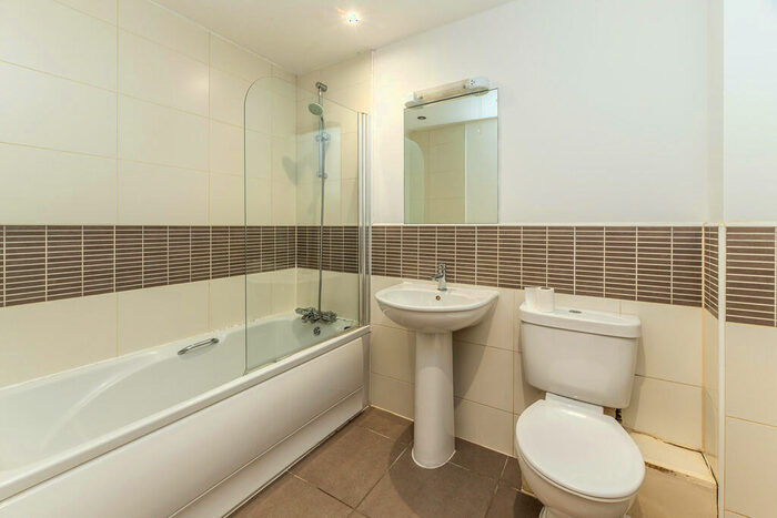 1 Bedroom Apartment For Sale In Waterfront Plaza, Station Street, Nottingham, NG2