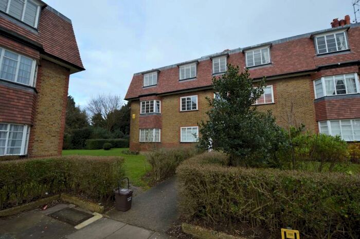 2 Bedroom Flat To Rent In Denison Close, Hampstead Garden, London, N2