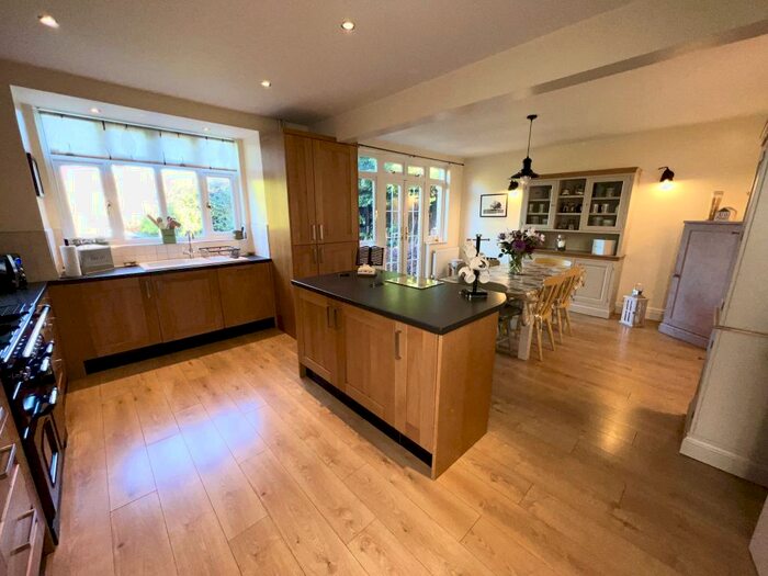 4 Bedroom House To Rent In Mangotsfield Road, Mangotsfield, BS16