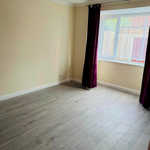 2 Bedroom Flat To Rent In West End Lane, Harlington, UB3