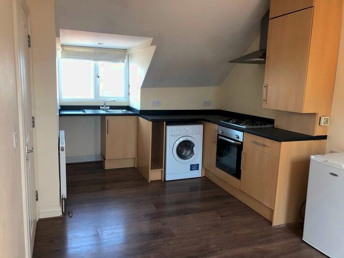 1 Bedroom Flat To Rent In Union Street, Aldershot, GU11