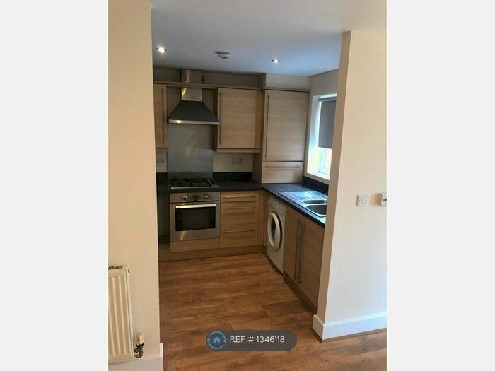 2 Bedroom Flat To Rent In Reed Close, Farnworth, Bolton, BL4