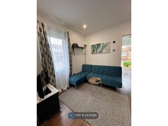 2 Bedroom Bungalow To Rent In South Gyle Mains, Edinburgh, EH12