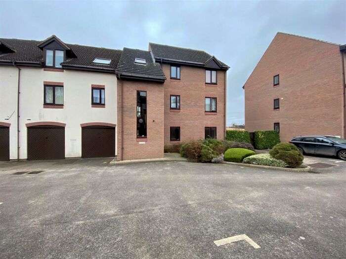 2 Bedroom Flat To Rent In Chestnut Place, Southam, CV47