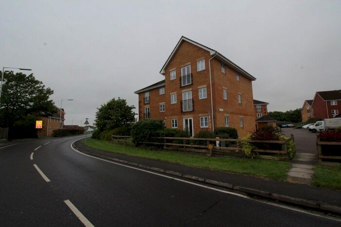 2 Bedroom Flat To Rent In Browning Drive, Wickford SS12