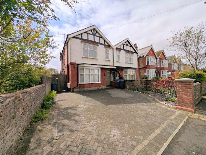 3 Bedroom Flat For Sale In St. Michaels Road, Worthing, BN11