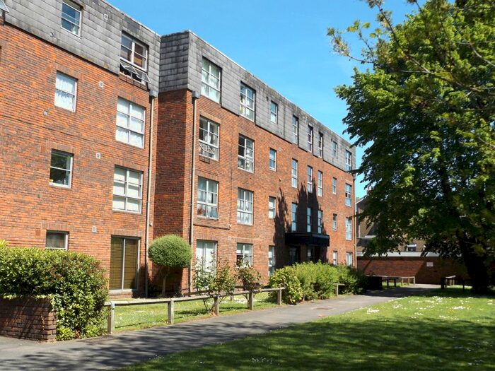 2 Bedroom Flat To Rent In Marlowe Gardens, Eltham, SE9