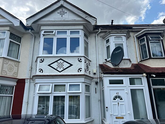 3 Bedroom Terraced House To Rent In Collinwood Avenue, Enfield, Greater London, EN3