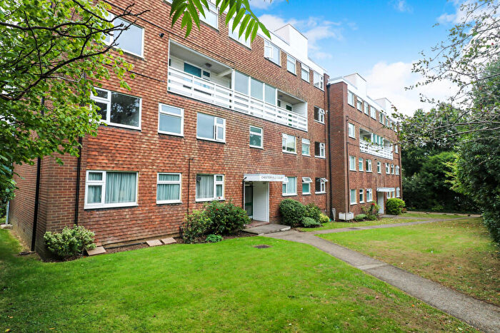 2 Bedroom Flat To Rent In Chesterfield Court, Cranes Park, Surbiton, KT5