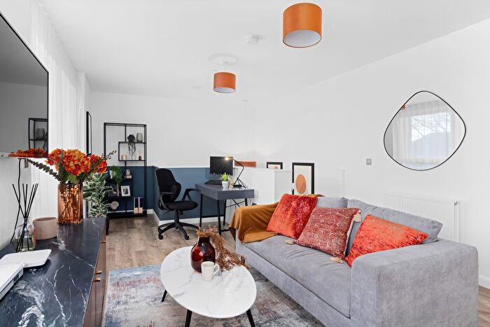 1 Bedroom Flat To Rent In Nestles Avenue, Hayes Village, UB3