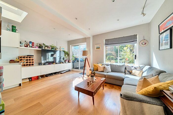 3 Bedroom Flat For Sale In Offley Road, Oval, London, SW9