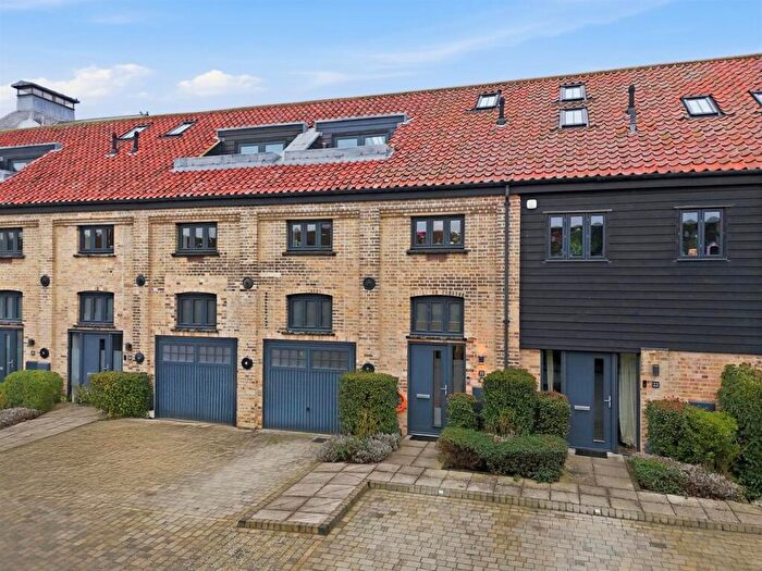3 Bedroom Character Property For Sale In Brewery Yard - Ware - Gated Development, SG12