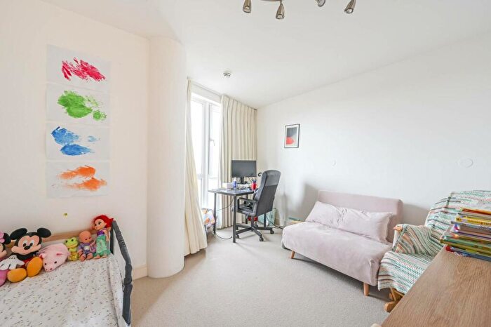 2 Bedroom Flat To Rent In New Atlas Wharf, Canary Wharf, London, E14