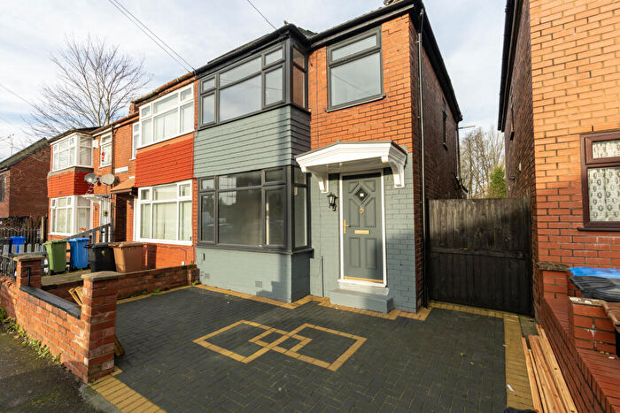 3 Bedroom Semi Detached House For Sale In Gloucester Road, Droylsden, M43