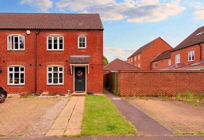3 Bedroom Semi-Detached House For Sale In Beckett Gardens, Bramley, RG26
