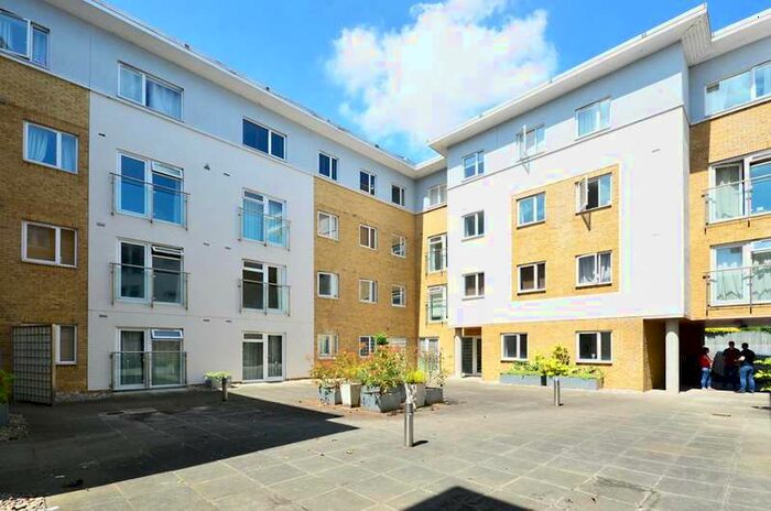 3 Bedroom Flat To Rent In Walnut Tree Close, Guildford, GU1, Guildford, GU1