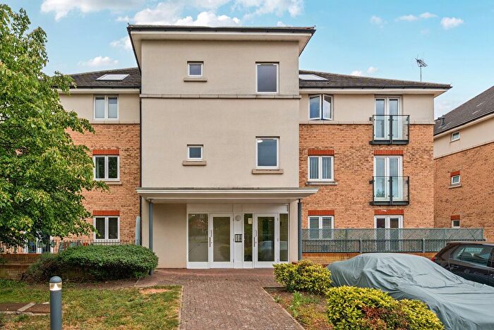 2 Bedroom Flat For Sale In Fairwater Drive, Shepperton, TW17