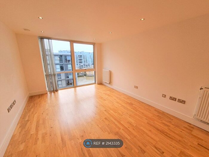 2 Bedroom Flat To Rent In Beacon Point, London, SE10
