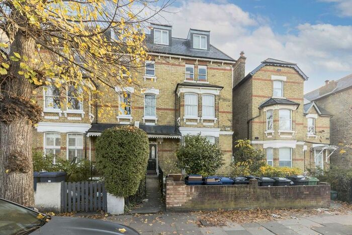 2 Bedroom Flat To Rent In Cumberland Park, London, W3
