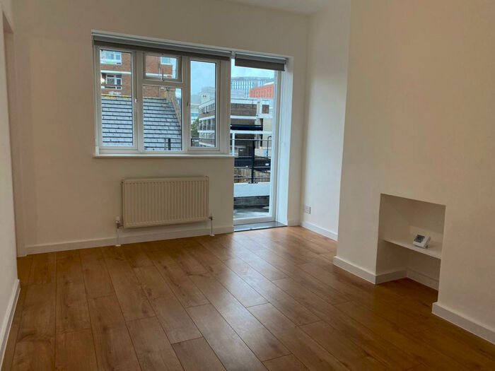 3 Bedroom Flat To Rent In Finn House, Bevenden Street, London, N1