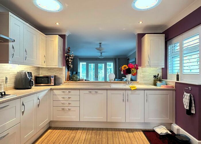 2 Bedroom Bungalow For Sale In Chandlers Way, Steyning, West Sussex, BN44