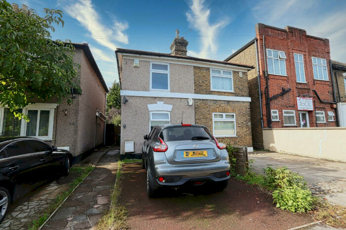 3 Bedroom Semi-Detached House To Rent In Albert Road, Romford, RM1