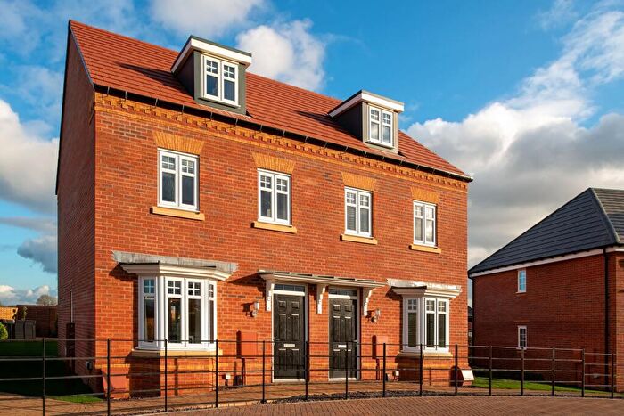 3 Bedroom Semi-Detached House For Sale In Stratford Drive Overstone, NN6