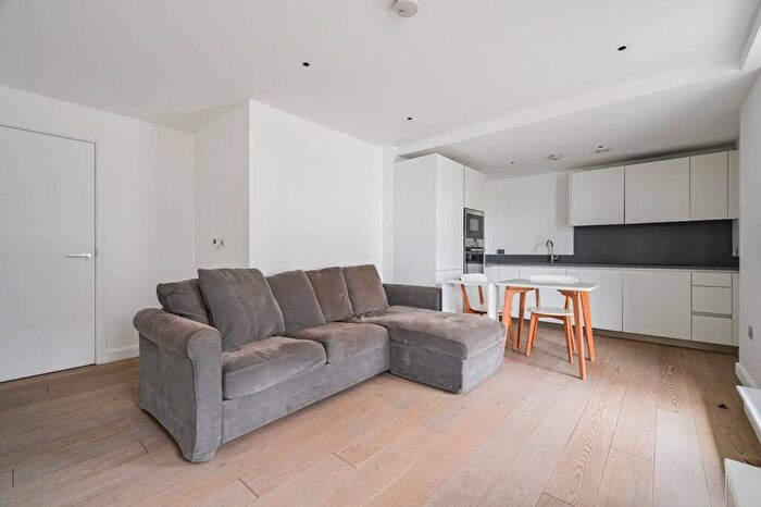 2 Bedroom Flat To Rent In Merchant Building, , Hoxton, London, N1