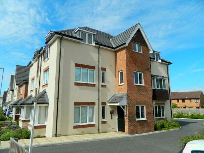 2 Bedroom Flat To Rent In Keller Court, Horsham, RH13