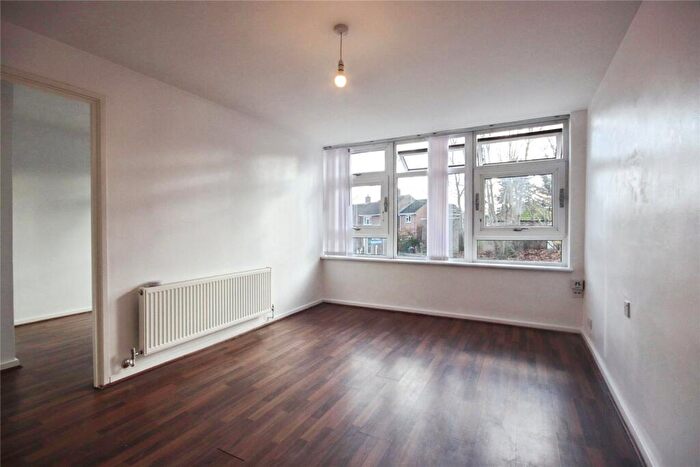 1 Bedroom Apartment To Rent In South Lynn Crescent, Bracknell, Berkshire, RG12