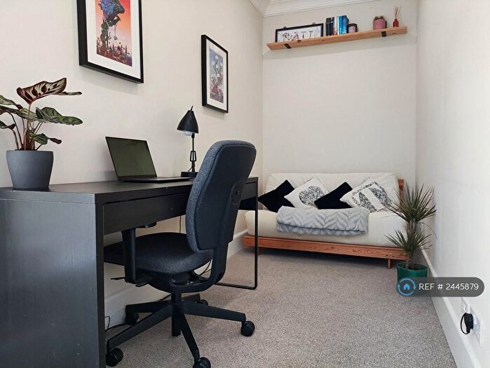 2 Bedroom Flat To Rent In Cotham Brow, Bristol, BS6