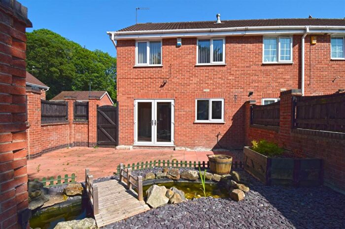 3 Bedroom Semi-Detached House To Rent In Frampton Gardens, Heatherton Village, Derby, DE23