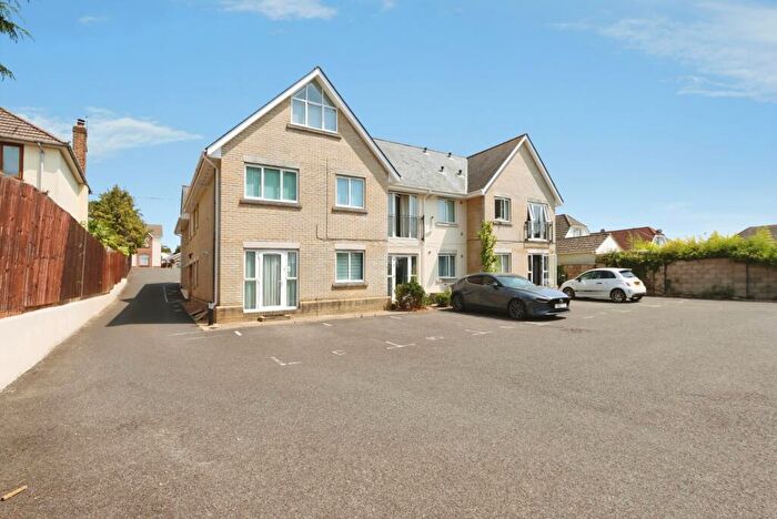 2 Bedroom Flat For Sale In Blandford Road, Poole, Dorset, BH16
