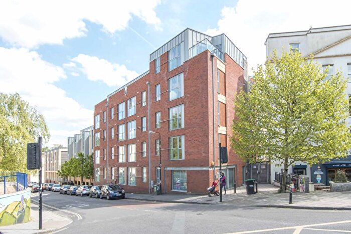 2 Bedroom Apartment To Rent In Armidale Place - Montpelier, BS6