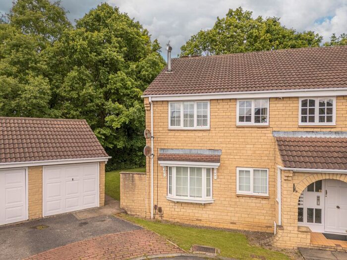 2 Bedroom Flat To Rent In Oakdene Drive, Alwoodley, Leeds, LS17