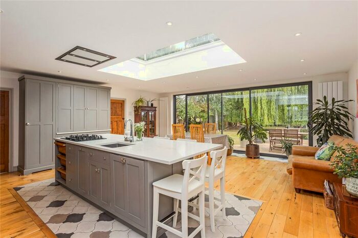 4 Bedroom Semi-Detached House To Rent In Keristal Avenue, Great Boughton, Chester, CH3