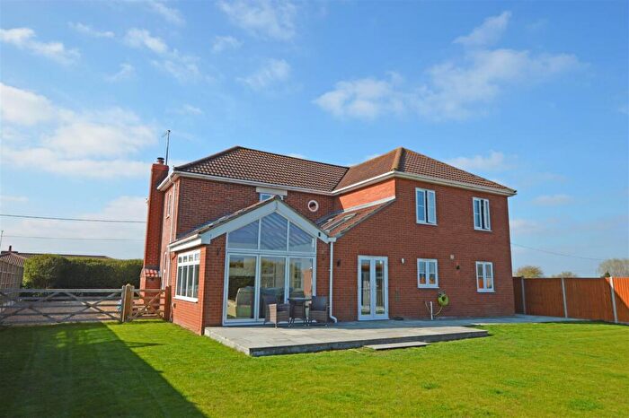 4 Bedroom Detached House For Sale In Plank Drove, Crowland, Peterborough, PE6