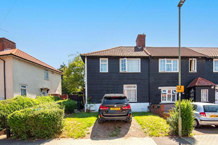 3 Bedroom Terraced House For Sale In Fortescue Road, Edgware, HA8
