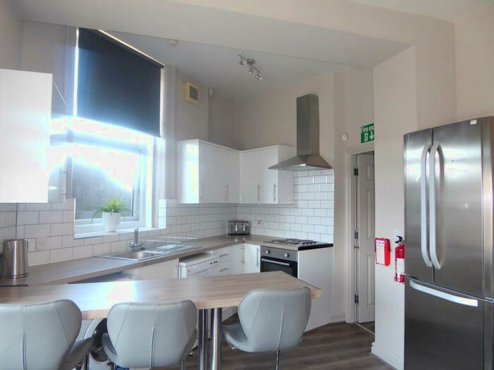 5 Bedroom Flat To Rent In Spekeland Road, Wavertree, L7
