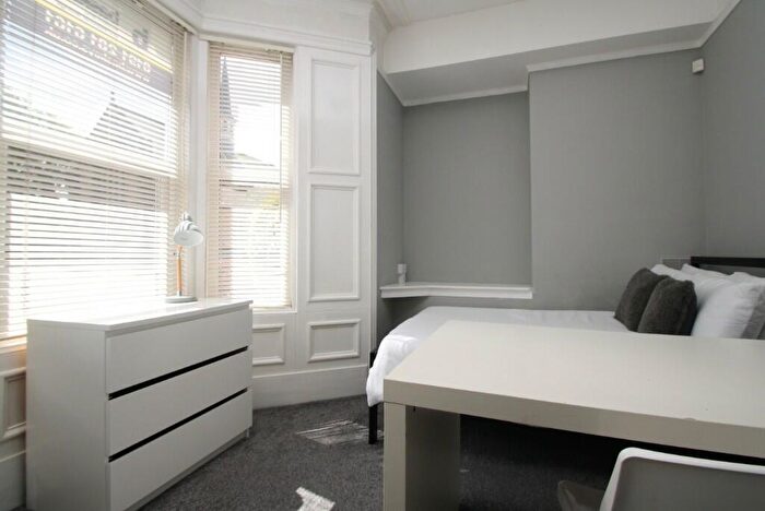 3 Bedroom Flat To Rent In (pppw) Thornleigh Road, Newcastle Upon Tyne, NE2