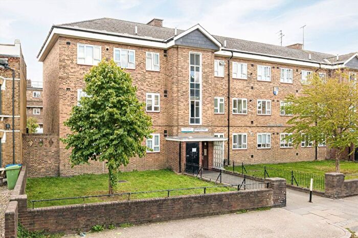 2 Bedroom Flat For Sale In Penrose Street, London, SE17