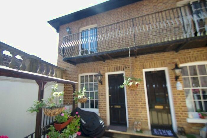 2 Bedroom Flat To Rent In High Street, Watford, WD17