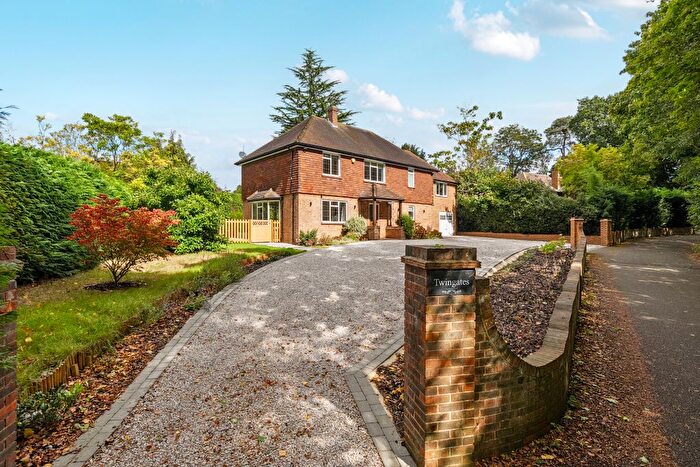 5 Bedroom Detached House For Sale In Firbank Lane, Woking, GU21
