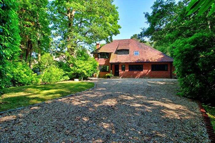 5 Bedroom Detached House For Sale In Heath Ride, Finchampstead, RG40
