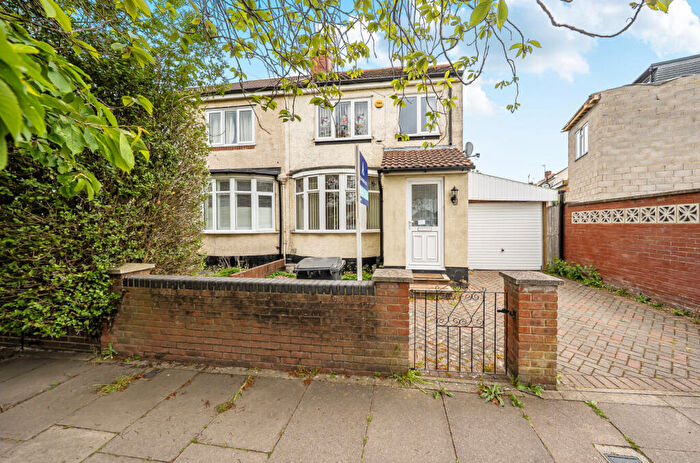 3 Bedroom House For Sale In Ridgeway Avenue, Dunstable, LU5