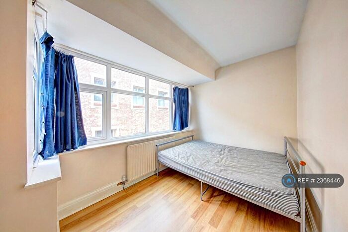 4 Bedroom Terraced House To Rent In Oaklea Passage, Kingston Upon Thames, KT1