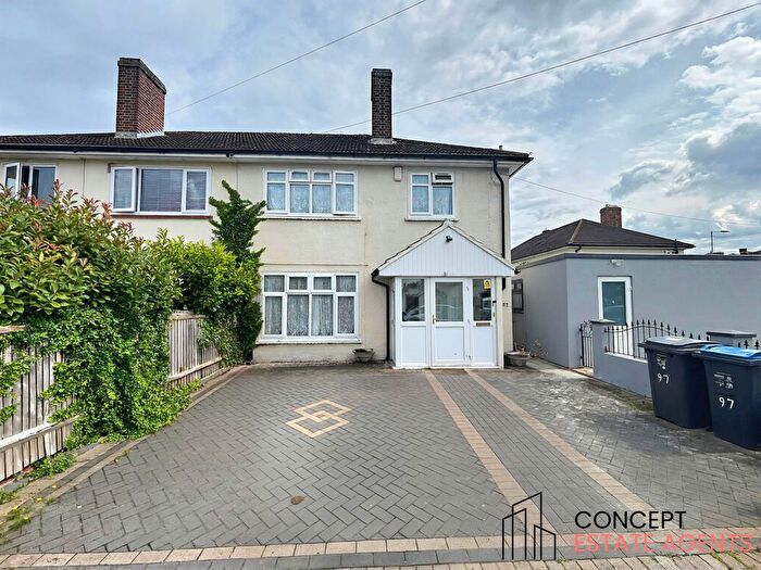 4 Bedroom Terraced House To Rent In Gainsborough Road, New Malden, Surrey, KT3