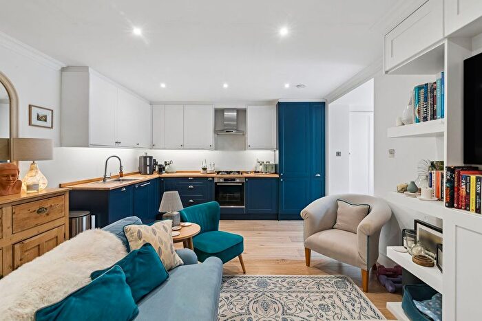 2 Bedroom Flat For Sale In Hetley Road, Shepherd's Bush, London, W12