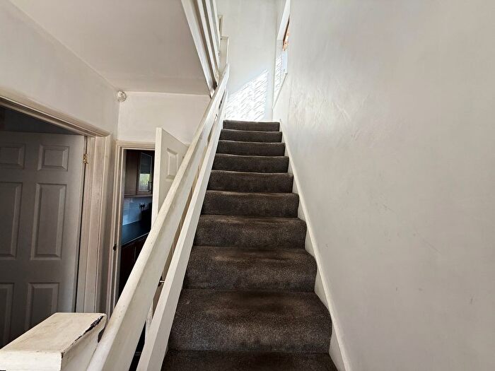 3 Bedroom Semi-Detached House For Sale In Queens Road, Hayes, UB3